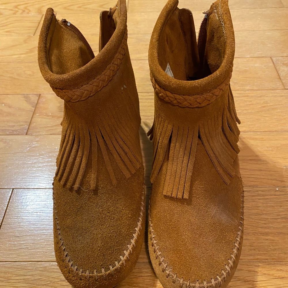 Size 61/2 like new cute short boots